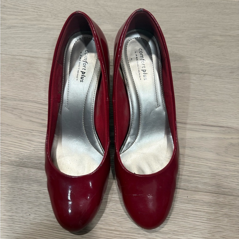 Chic Red Pumps - Picture 2 of 4